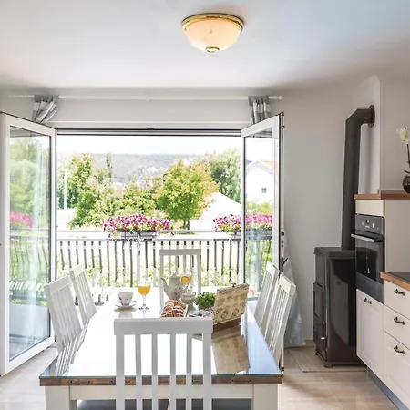 Lovely In With Wifi Holiday home