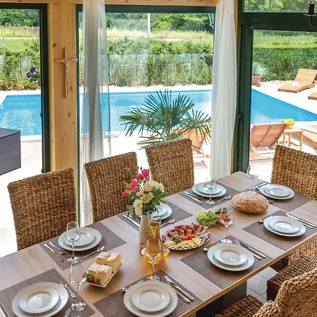 Holiday home Lovely In With Wifi Kamenmost