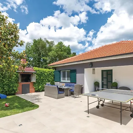 Lovely In With Wifi Holiday home